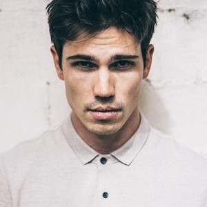 Tanner Novlan,                                     acteur                                                                        dans Amour, Gloire et Beauté