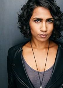 Madara Jayasena,                                     actrice                                                                        dans Les Feux de l&#039;Amour