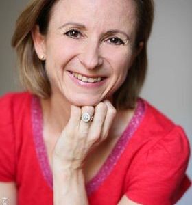 Charlotte Hennequin,                                                                             voix française                                dans Amour, Gloire et Beauté