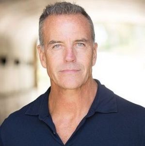Richard Burgi,                                     acteur                                                                        dans Les Feux de l&#039;Amour