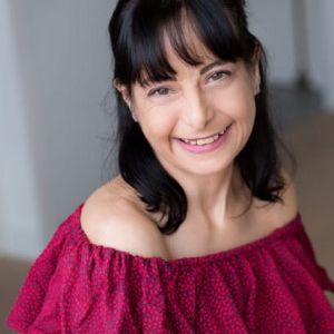 Corinne Martin,                                                                             voix française                                dans Les Feux de l&#039;Amour