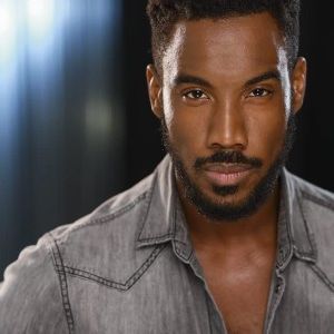 Ernest Pierce,                                     acteur                                                                        dans Les Feux de l&#039;Amour