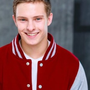 Julian Larach,                                     acteur                                                                        dans Les Feux de l&#039;Amour