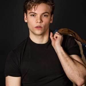 Joshua Hoffman,                                     acteur                                                                        dans Amour, Gloire et Beauté