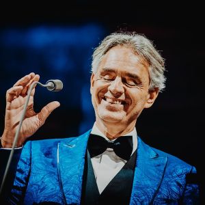 Andrea Bocelli,                                     acteur                                                                        dans Amour, Gloire et Beauté
