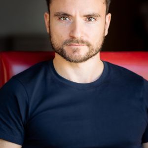 Rémi Gutton,                                                                             voix française                                dans Amour, Gloire et Beauté