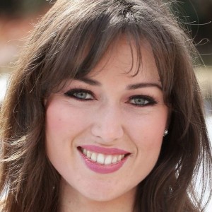 Elsa Esnoult,                                     actrice                                                                        dans Amour, Gloire et Beauté