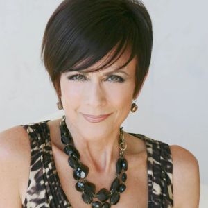 Colleen Zenk,                                     actrice                                                                        dans Les Feux de l&#039;Amour