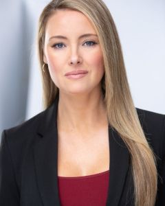 Kate Schettler,                                     actrice                                                                        dans Amour, Gloire et Beauté