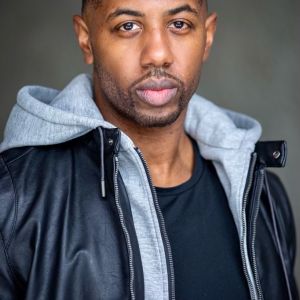 Jamal R. Dennis,                                     acteur                                                                        dans Les Feux de l&#039;Amour