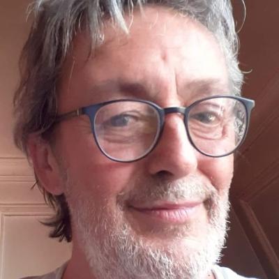 { name }},                                                                                                                            voix française
 dans Amour, Gloire et Beauté