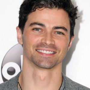 Matt Cohen,                                     acteur                                                                        dans Les Feux de l&#039;Amour