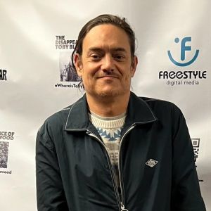 Todd Giebenhain,                                     acteur                                                                        dans Les Feux de l'Amour