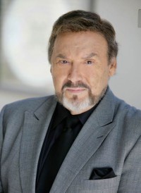 Joseph Mascolo,                                     acteur                                                                        dans Amour, Gloire et Beauté