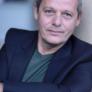 Pierre Tessier,                                                                             voix française                                dans Les Feux de l&#039;Amour