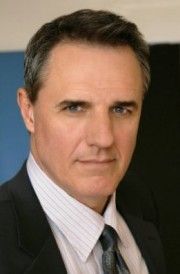 Scott Hoxby,                                     acteur                                                                        dans Les Feux de l&#039;Amour