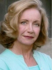 Mary Anne McGarry,                                     actrice                                                                        dans Les Feux de l&#039;Amour