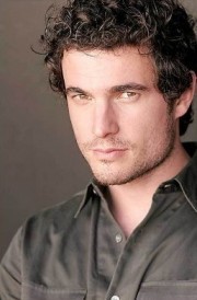 Alexander Scarlis ,                                     acteur                                                                        dans Les Feux de l&#039;Amour