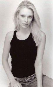 Cynthia Kirchner,                                     actrice                                                                        dans Amour, Gloire et Beauté