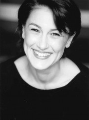 Julie Turin,                                                                             voix française                                dans Amour, Gloire et Beauté