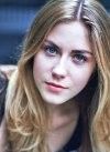 Caitlin Wachs,                                     actrice                                                                        dans Amour, Gloire et Beauté