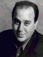 Louis Mustillo,                                     acteur                                                                        dans Les Feux de l&#039;Amour
