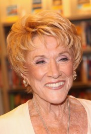 Jeanne Cooper,                                     actrice                                                                        dans Amour, Gloire et Beauté