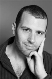 Tristan Petitgirard,                                                                             voix française                                dans Amour, Gloire et Beauté