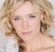 Jaime Taite,                                     actrice                                                                        dans Amour, Gloire et Beauté