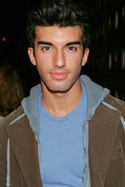 Justin Baldoni,                                     acteur                                                                        dans Amour, Gloire et Beauté
