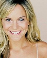 Jennifer Birmingham,                                     actrice                                                                        dans Les Feux de l&#039;Amour