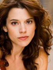 Elizabeth Ann Roberts,                                     actrice                                                                        dans Les Feux de l&#039;Amour