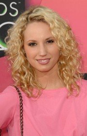 Molly McCook,                                     actrice                                                                        dans Amour, Gloire et Beauté