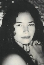 Angela Alvarado Rosa,                                     actrice                                                                        dans Les Feux de l&#039;Amour