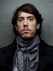 Alexandre Borras,                                                                             voix française                                dans Les Feux de l&#039;Amour