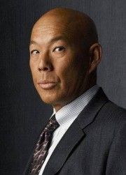 Michael Paul Chan,                                     acteur                                                                        dans Les Feux de l&#039;Amour