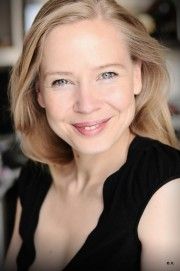 Pauline Moingeon Vallès,                                                                             voix française                                dans Les Feux de l&#039;Amour