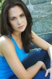 Christina Hogue,                                     actrice                                                                        dans Amour, Gloire et Beauté