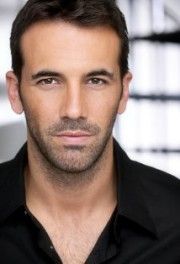 J.R. Cacia,                                     acteur                                                                        dans Les Feux de l&#039;Amour