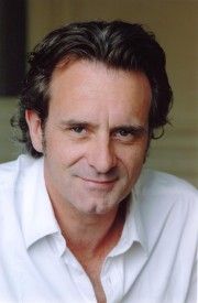 Serge Biavan,                                                                             voix française                                dans Les Feux de l&#039;Amour