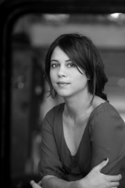 Alice Taurand,                                                                             voix française                                dans Amour, Gloire et Beauté