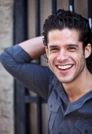 Miles Gaston Villanueva,                                     acteur                                                                        dans Les Feux de l&#039;Amour
