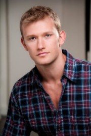 Anton Narinskiy,                                     acteur                                                                        dans Les Feux de l&#039;Amour