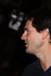 Owen Renfroe,                                                         technicien                                                    dans Les Feux de l&#039;Amour