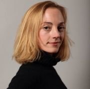 Pauline De Meurville,                                                                             voix française                                dans Les Feux de l&#039;Amour