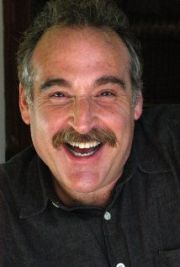 Joel Brooks,                                     acteur                                                                        dans Les Feux de l&#039;Amour