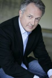 Dar Dixon,                                     acteur                                                                        dans Les Feux de l&#039;Amour