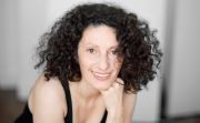 Sophie Baranes,                                                                             voix française                                dans Les Feux de l&#039;Amour