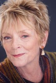 Lynnette Gaza,                                     actrice                                                                        dans Amour, Gloire et Beauté
