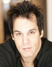 Joe Maruzzo,                                     acteur                                                                        dans Les Feux de l&#039;Amour